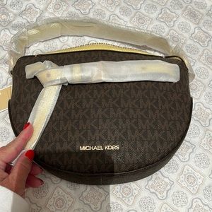 Brand new Michael kors bag yellow inside color brown on outside,